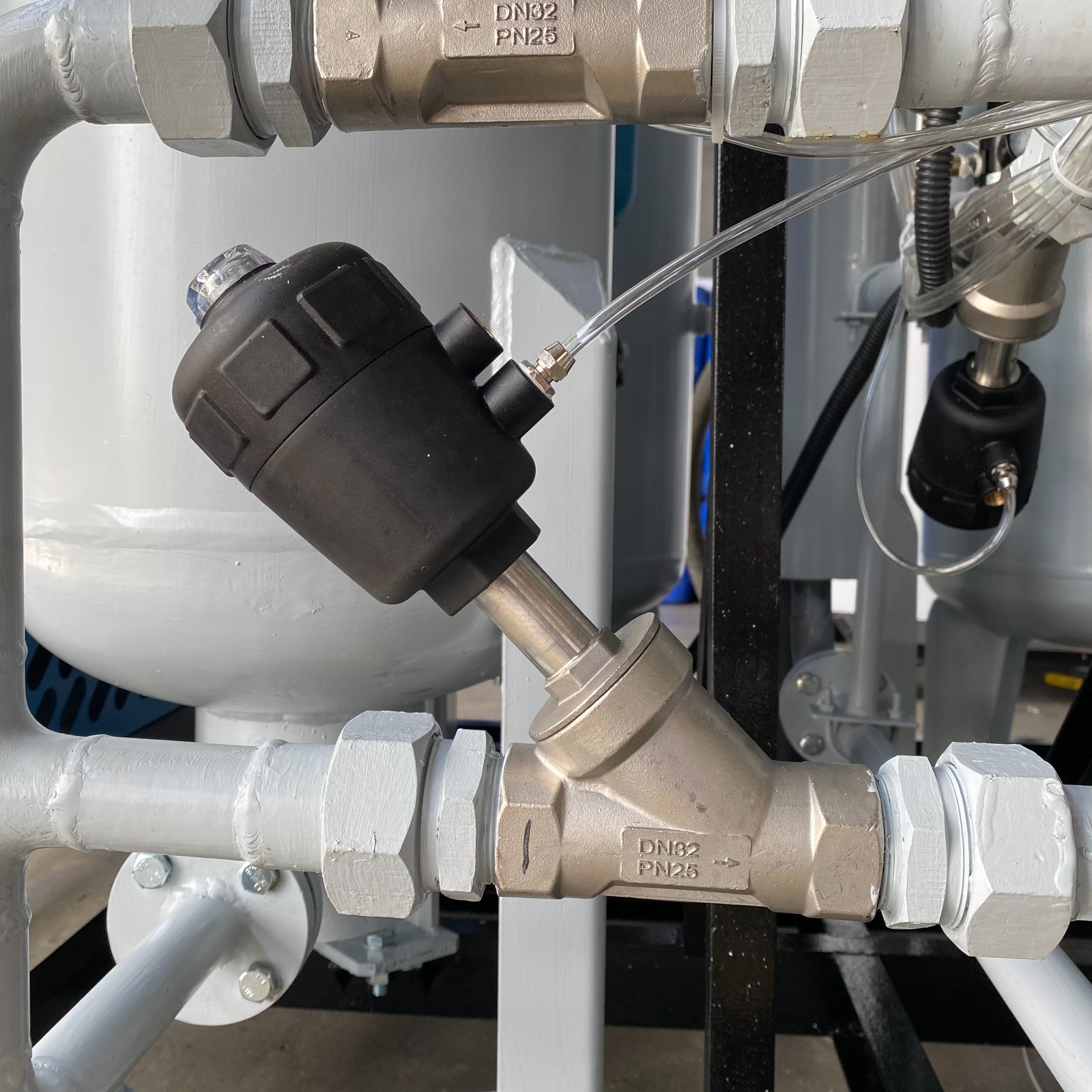 Pneumatic valve / 5