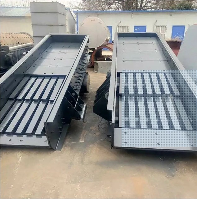 Vibrating Feeder / 2