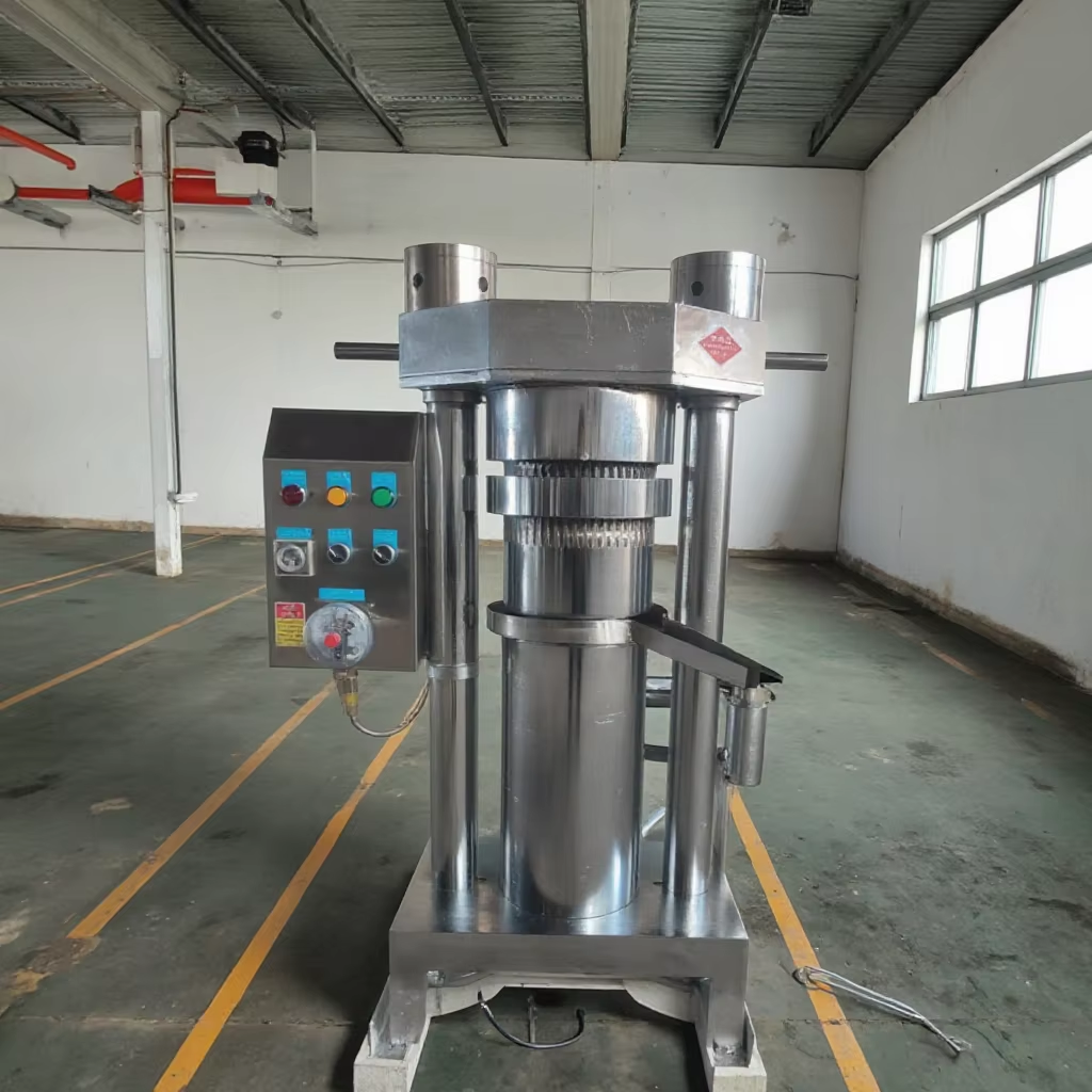 Hydraulic oil press machine / 6