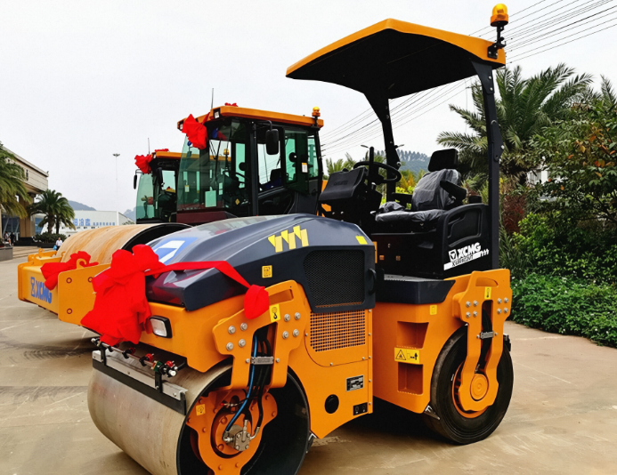 Road roller / 2