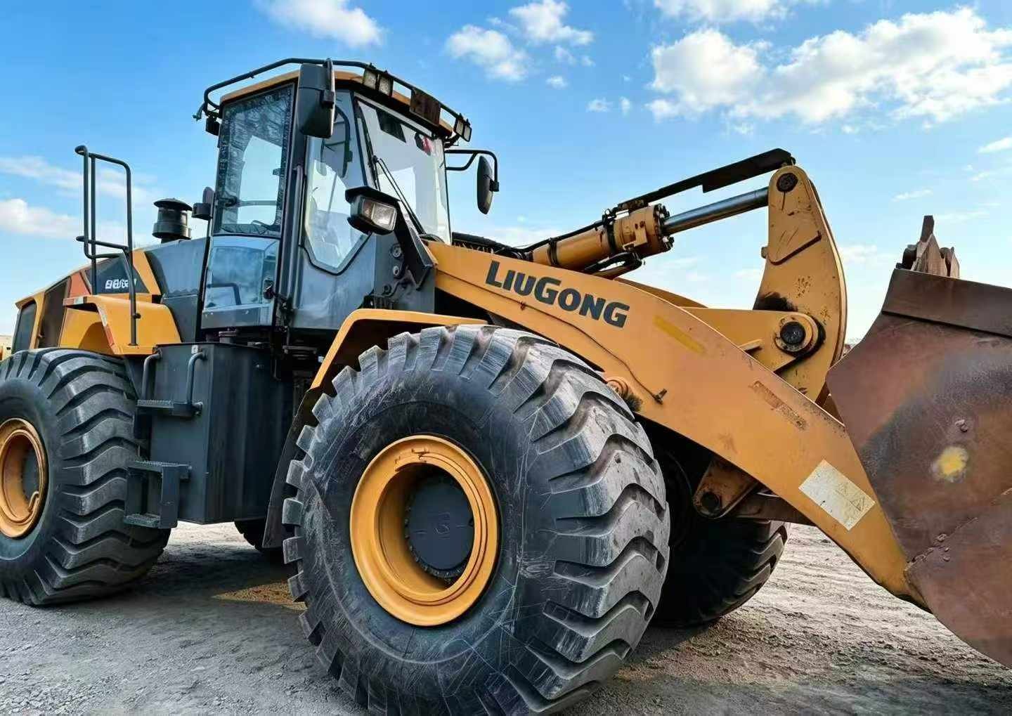 wheel loader / 3